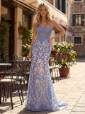 Blaues trägerloses Ballkleid mit Perlenbesatz, Korsett und Raffung, lang