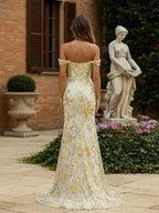 Robe de bal longue rose poudré brodée de fleurs, épaules dénudées