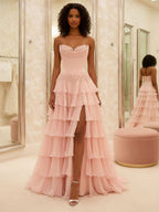 Vestido longo de baile rosa blush tomara que caia com babados em camadas
