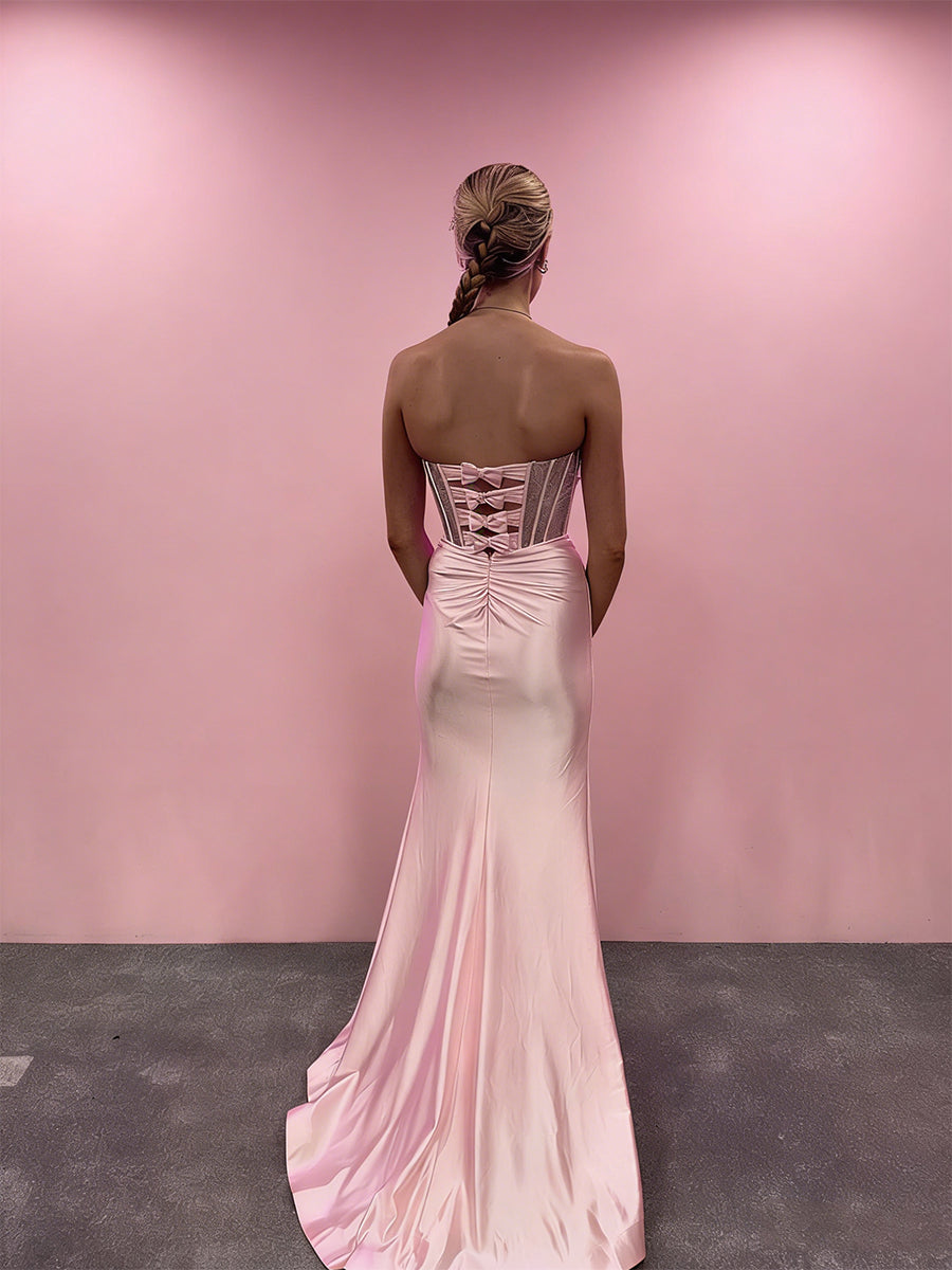 Robe de bal bustier rose blush avec corset et fente haute sur la cuisse