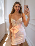 Robe courte moulante bustier en dentelle pour bal de promo avec nœud