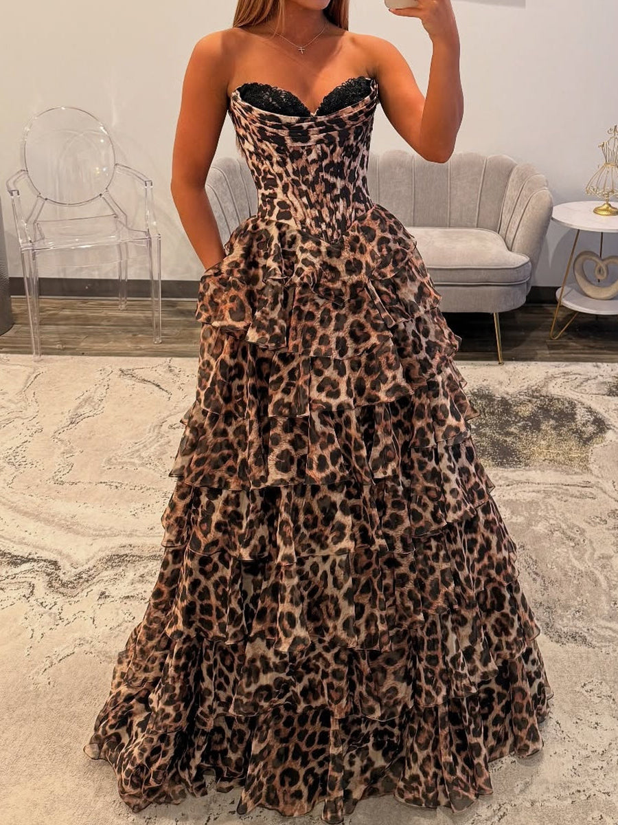 Robe de bal longue marron à volants superposés imprimé léopard