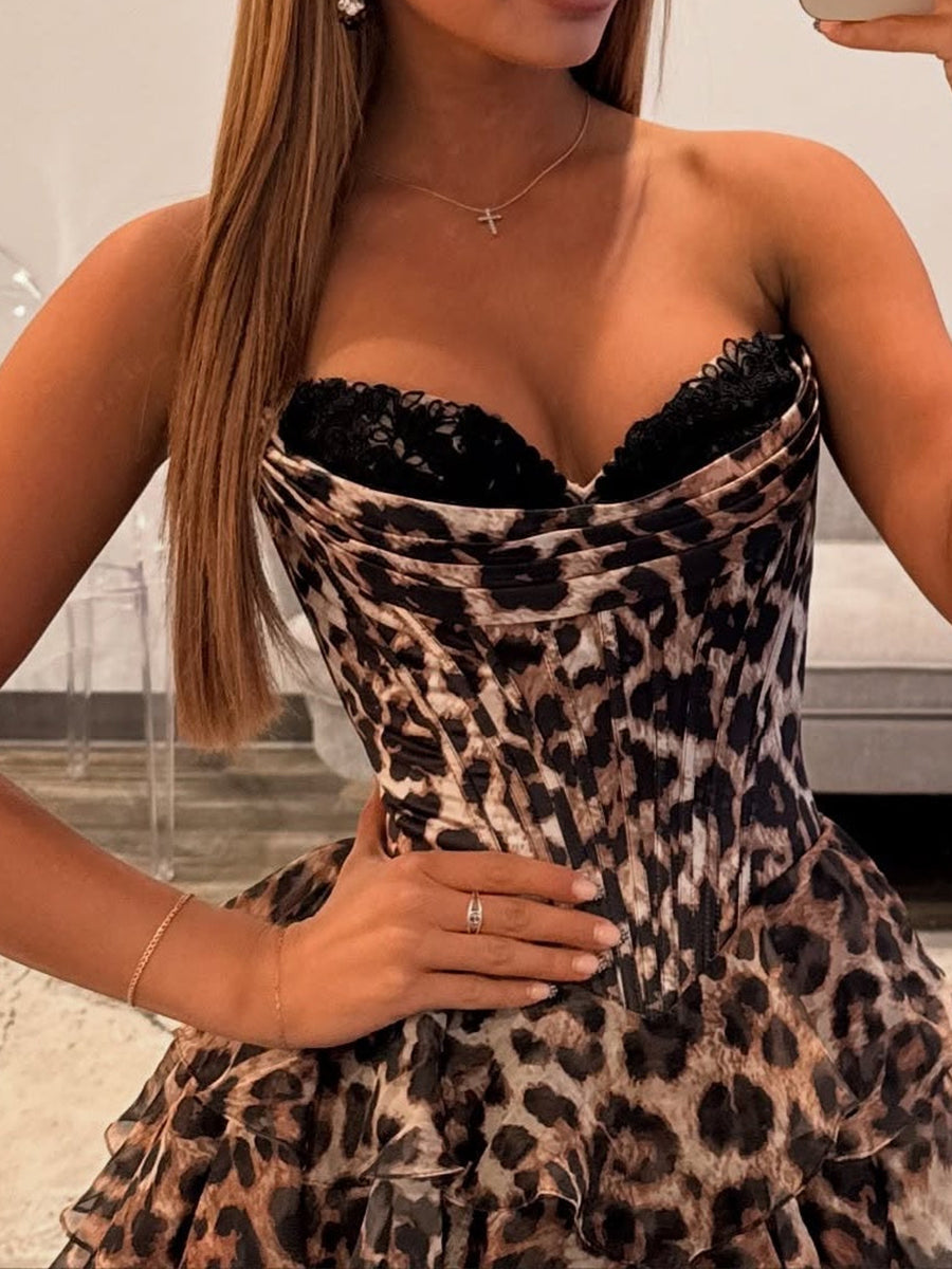 Robe de bal longue marron à volants superposés imprimé léopard