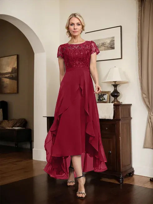 Robe mère de la mariée en chiffon et dentelle, ligne A, encolure dégagée illusion, asymétrique, avec nœud, volants et sequins