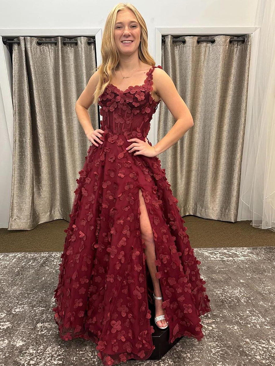 Robe de bal bordeaux avec corset et appliqué floral 3D, fente