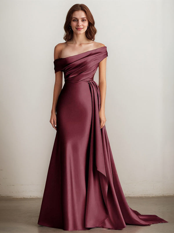 Elegante abito lungo formale color champagne senza spalline con mantella laterale