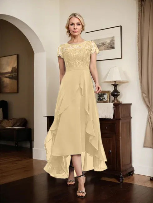 Robe mère de la mariée en chiffon et dentelle, ligne A, encolure dégagée illusion, asymétrique, avec nœud, volants et sequins