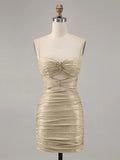 Vestido ajustado para fiesta de bienvenida con recortes, fruncidos y cuentas