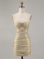 Vestido ajustado para fiesta de bienvenida con recortes, fruncidos y cuentas