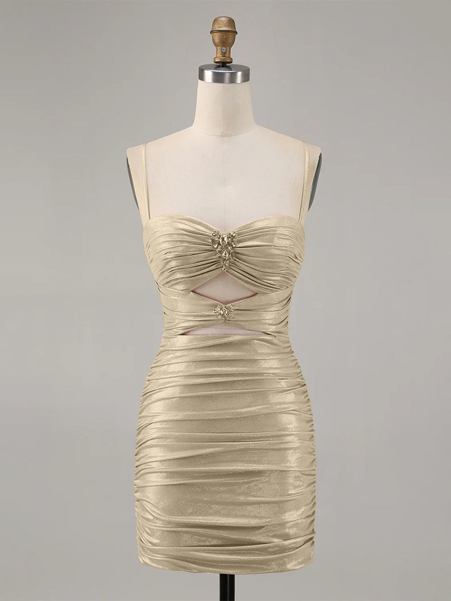 Vestido ajustado para fiesta de bienvenida con recortes, fruncidos y cuentas