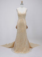 Abito da sera sirena in raso champagne oro con paillettes, strascico e fiocco
