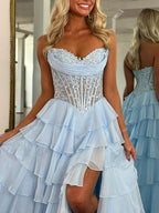 Vestido longo de baile em linha A, tomara que caia, império, chiffon em camadas e fenda