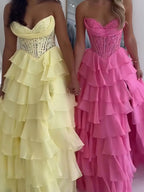 Vestido longo de baile em linha A, tomara que caia, império, chiffon em camadas e fenda