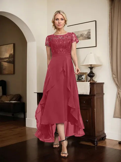 Robe mère de la mariée en chiffon et dentelle, ligne A, encolure dégagée illusion, asymétrique, avec nœud, volants et sequins