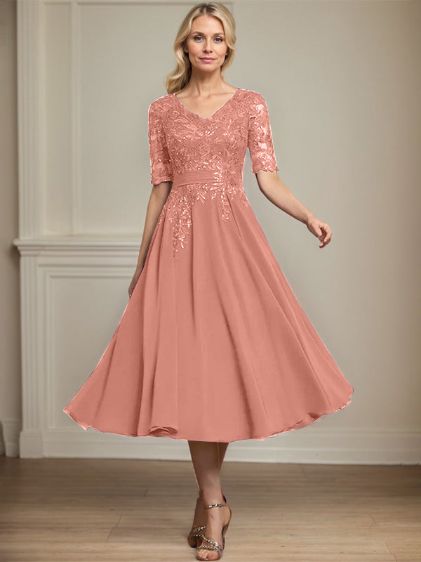 Robe de mère de la mariée en dentelle et chiffon longueur thé, ligne A, col en V avec sequins
