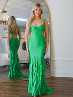 Vestido Longo de Festa Verde, Modelo Sereia, com Alças, Cintura Vazada e Bordados