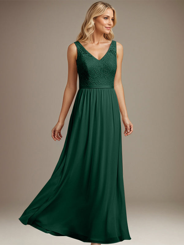Abito da madre della sposa in chiffon e pizzo blu polvere a linea A, scollo a V e lunghezza fino a terra