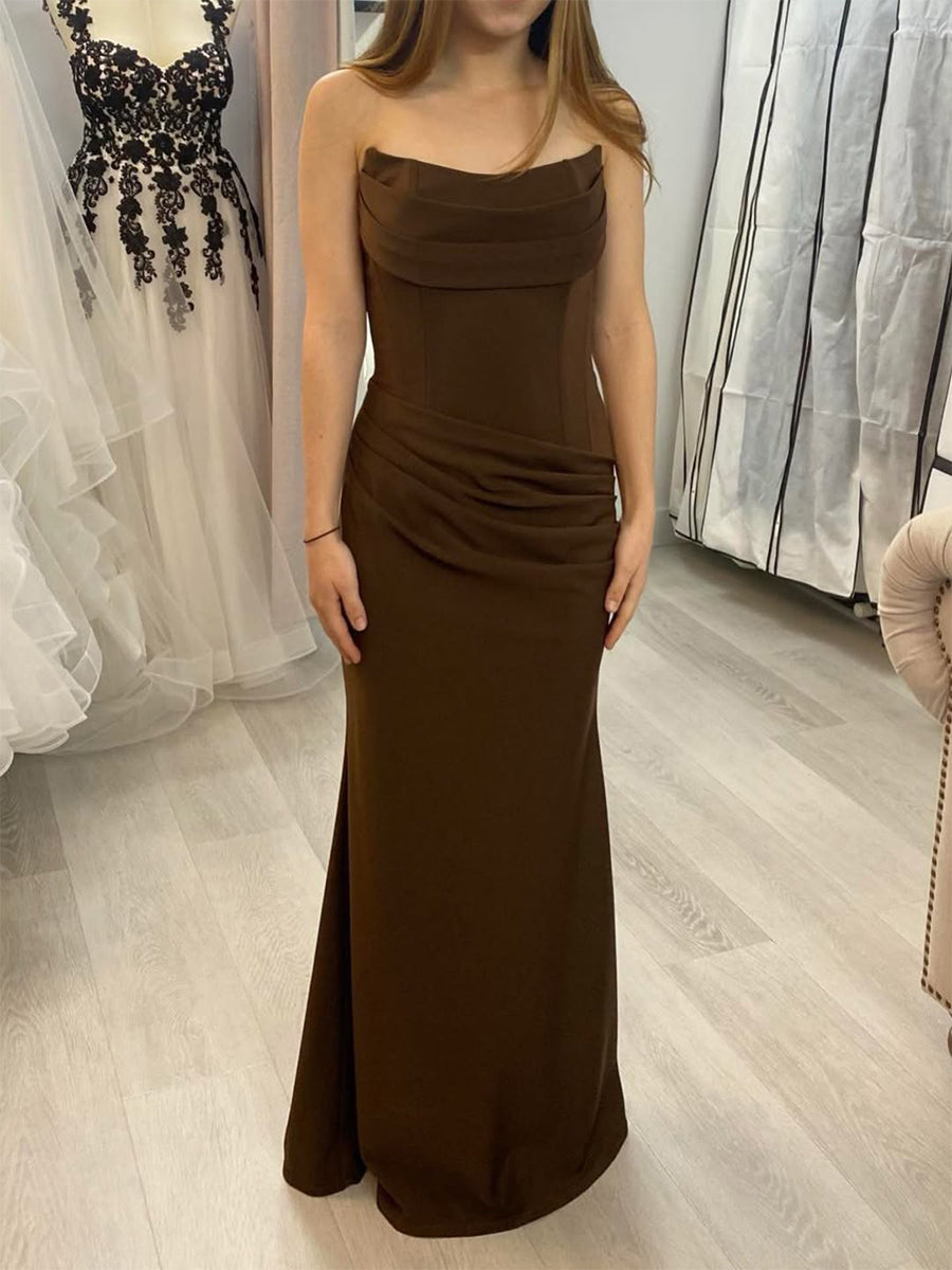 Vestido de fiesta marrón oscuro sin tirantes con cuello drapeado y cintura fruncida