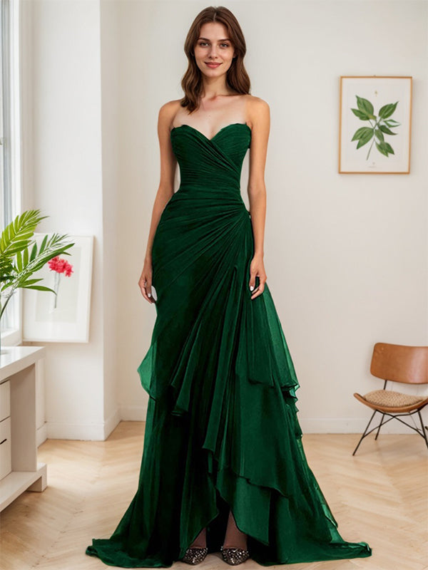Vestido formal largo marrón oscuro en línea A sin tirantes con escote corazón y capas de gasa