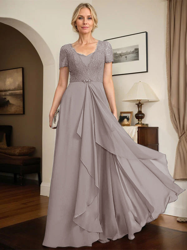 Robe mère de la mariée en mousseline et dentelle, ligne A, décolleté cœur, longueur au sol, avec perles et volants en cascade