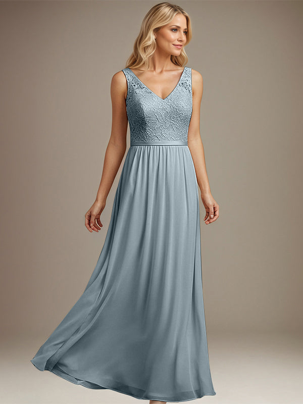 Abito da madre della sposa in chiffon e pizzo blu polvere a linea A, scollo a V e lunghezza fino a terra