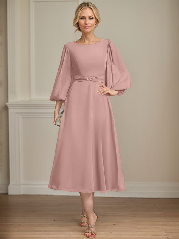A-Linien Rundhals Tee-Länge Chiffon Kleid für die Brautmutter mit Kristallbrosche und Plissees