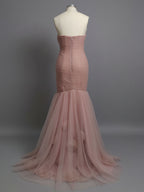 Vestido sereia rosa antigo de festa tomara que caia, franzido, tule com flores 3D