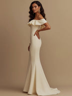 Elegante vestido formal ajustado y acampanado con volantes y escote off-the-shoulder