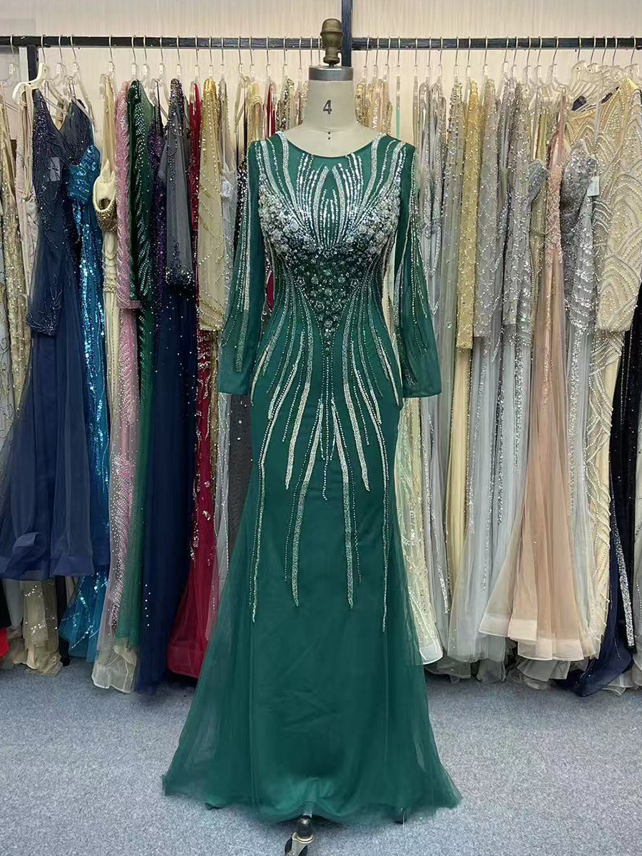 Smaragdgrünes besticktes Kleid mit Illusion-Ausschnitt