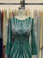 Smaragdgrünes besticktes Kleid mit Illusion-Ausschnitt