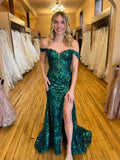 Vestido de fiesta verde esmeralda con lentejuelas y escote off-the-shoulder con abertura alta