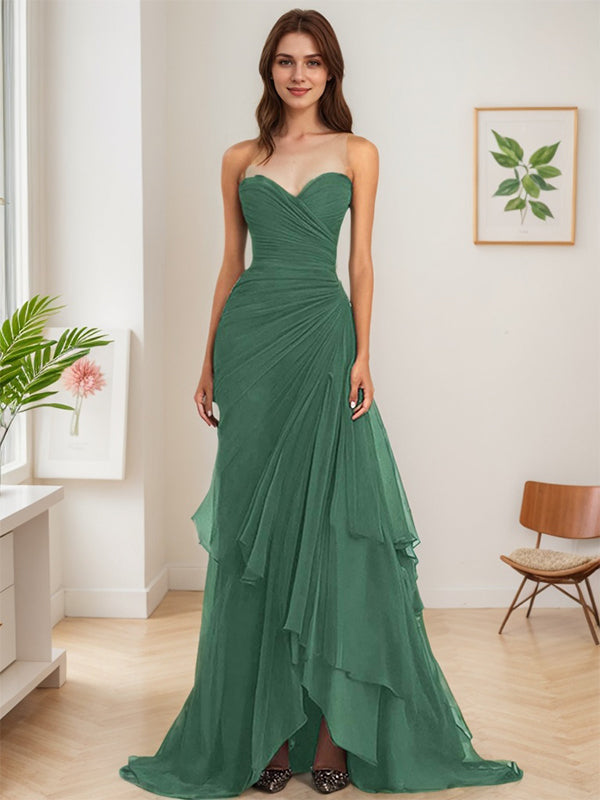 Vestido formal largo marrón oscuro en línea A sin tirantes con escote corazón y capas de gasa