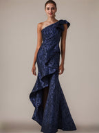 Vestido formal largo sirena azul marino con un solo hombro y volantes florales