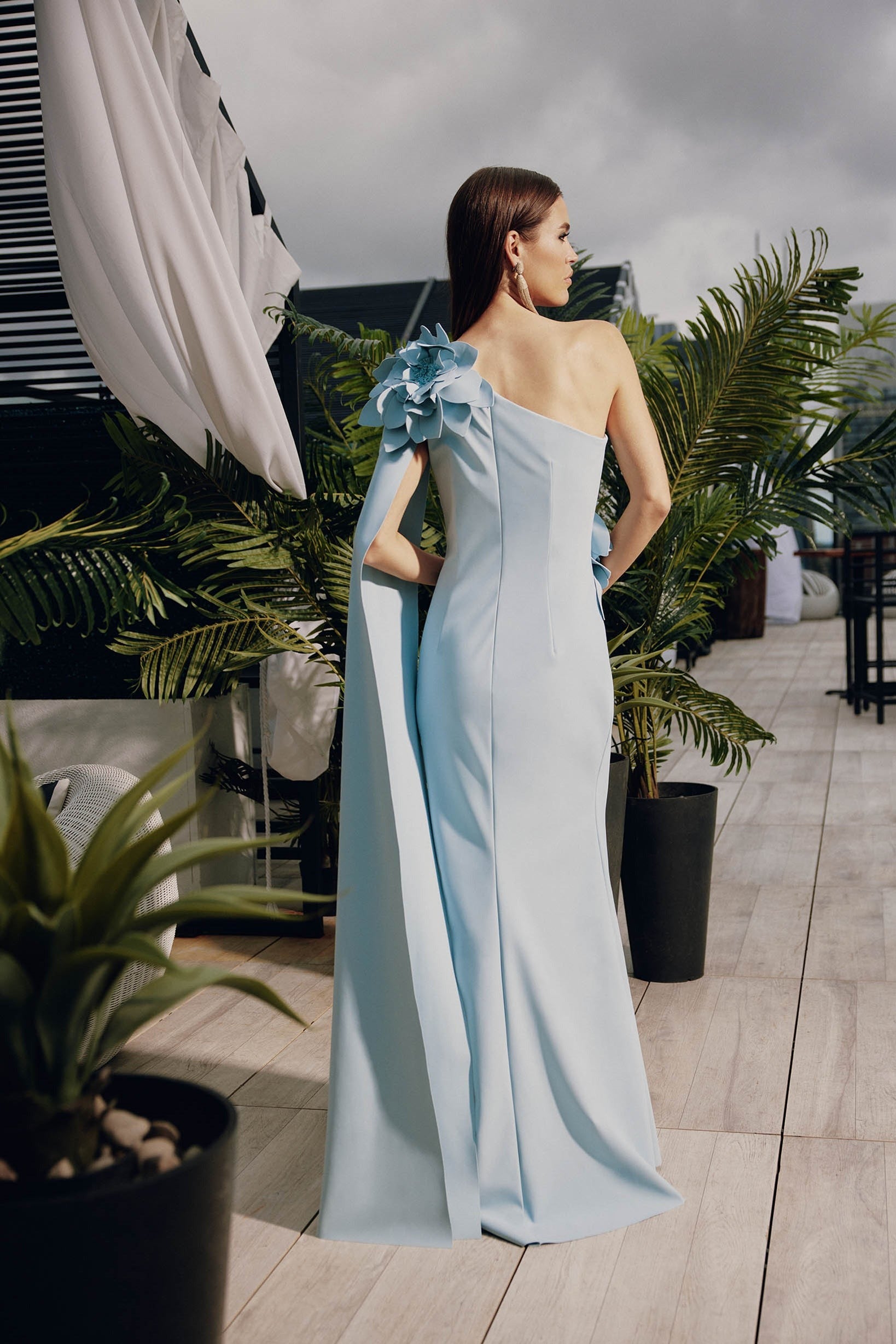 Himmelblaues, einseitiges formelles Kleid mit Applikationsblumen