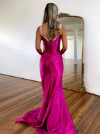 Vestido Longo de Baile Fúcsia Sereia com Alças Bordadas e Amarração nas Costas com Fenda