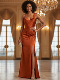 Glamouröses asymmetrisches Kleid mit plissiertem Sweetheart-Oberteil