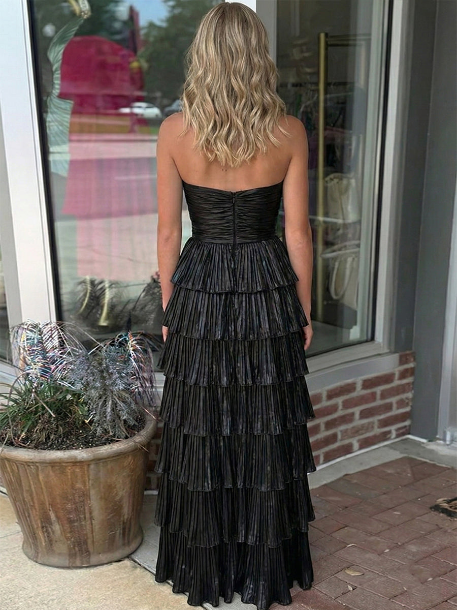 Glamouröses schwarzes trägerloses Stufen-Plissee-Cutout langes Promkleid