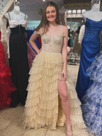Robe de bal glamour champagne à corset perlé à volants superposés avec fente