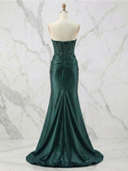 Vestido de fiesta glamoroso de satén con corsé sin tirantes y cuentas, con abertura
