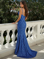 Robe de bal longue moulante à paillettes, bretelles spaghetti et décolleté cœur avec fente