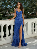 Robe de bal longue moulante à paillettes, bretelles spaghetti et décolleté cœur avec fente