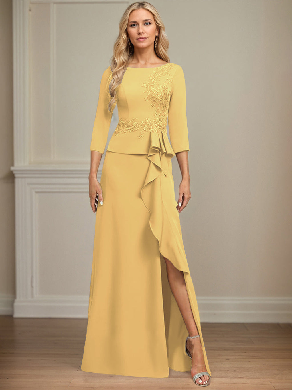 Eng anliegendes bodenlanges Kleid aus Stretch-Crêpe mit Rundhalsausschnitt, Säulenschnitt und kaskadierenden Rüschen-Applikationen