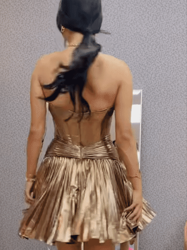 Gold A-Line Scoop Empire-Waist Sleeveless Metallic Pleated Short Homecoming Dress