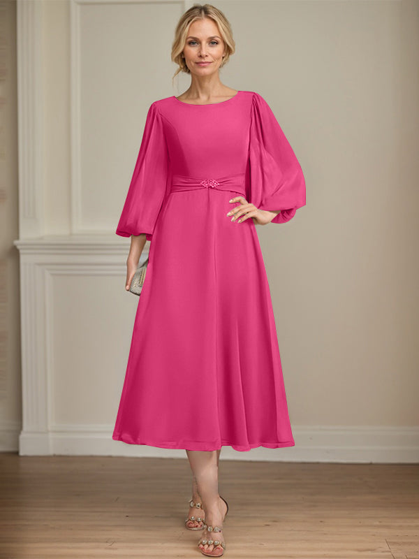 A-Linien Rundhals Tee-Länge Chiffon Kleid für die Brautmutter mit Kristallbrosche und Plissees