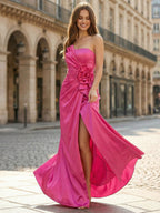 Vestido largo de graduación rosa fuerte de satén sin tirantes con adorno de rosa 3D