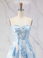 Abito da ballo a linea A blu senza spalline con corsetto strutturato