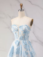 Abito da ballo a linea A blu senza spalline con corsetto strutturato
