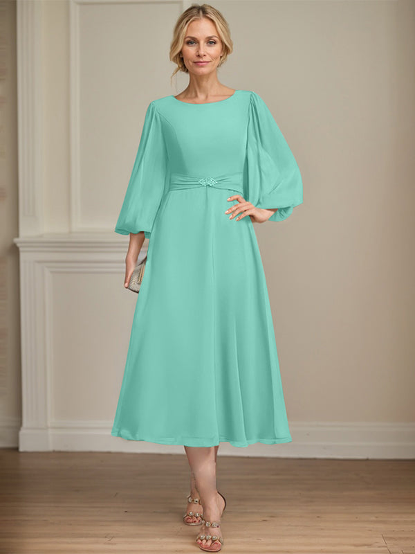 A-Linien Rundhals Tee-Länge Chiffon Kleid für die Brautmutter mit Kristallbrosche und Plissees