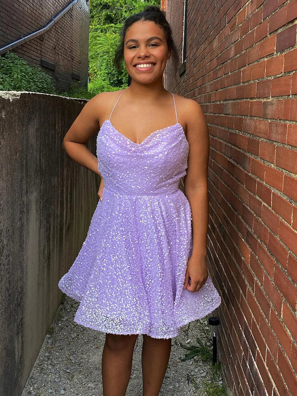 Robe de bal à paillettes avec col bénitier et dos croisé