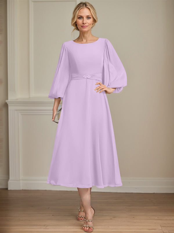 A-Linien Rundhals Tee-Länge Chiffon Kleid für die Brautmutter mit Kristallbrosche und Plissees